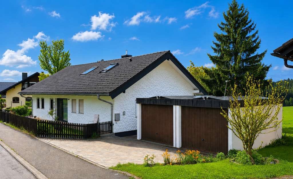 Immobilie in Pfalzgrafenweiler - Viel Platz für die Familie – modernisiertes Haus mit Einliegerwohnung in ruhiger Lage Herzogsweilers - Bild 0