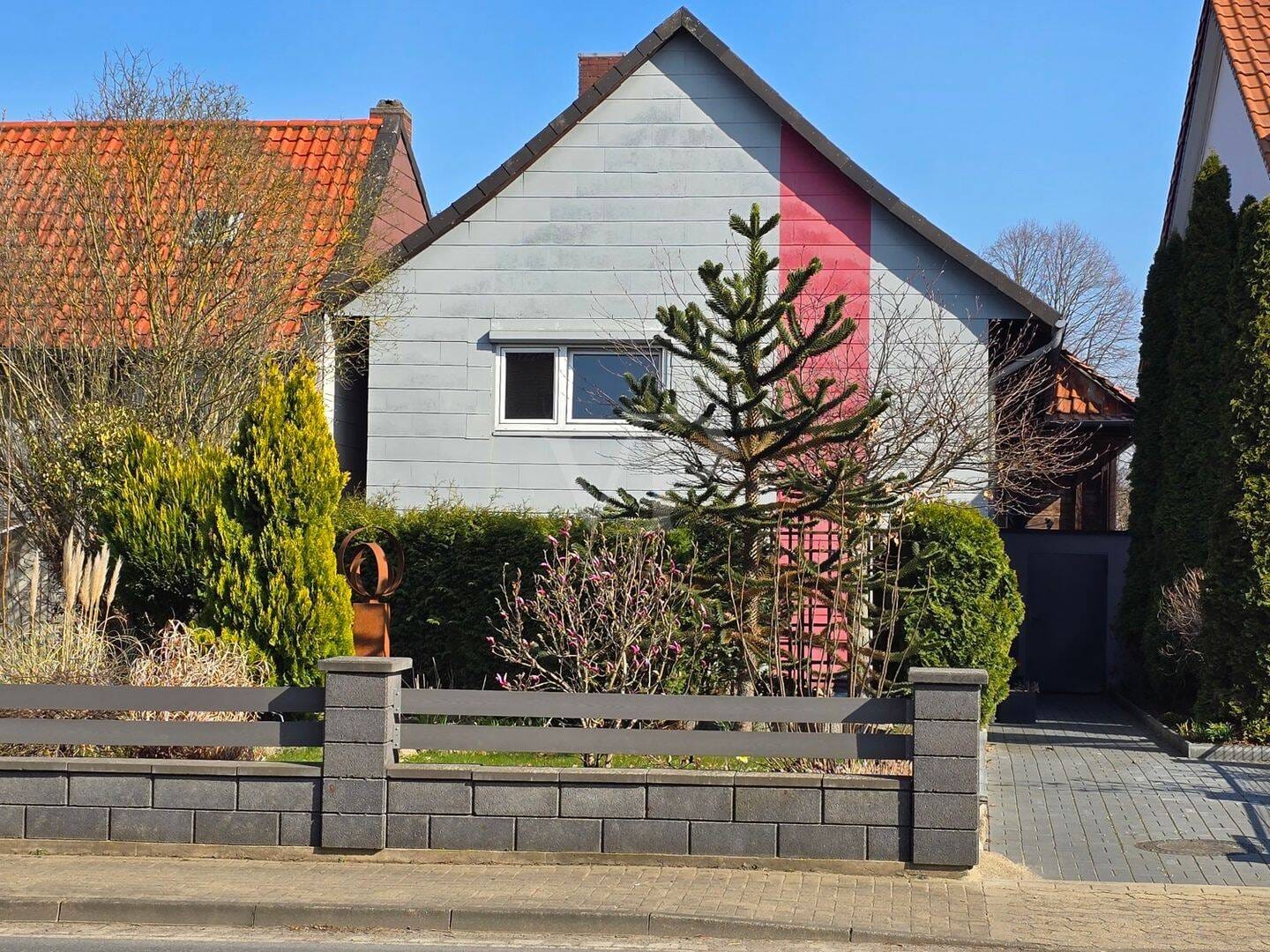 Immobilie in Schladen-Werla - 4,5-Zimmer-Fachwerkhaus mit gepflegtem Garten und angeschlossener Scheune als Ausbaureserve. - Bild 1