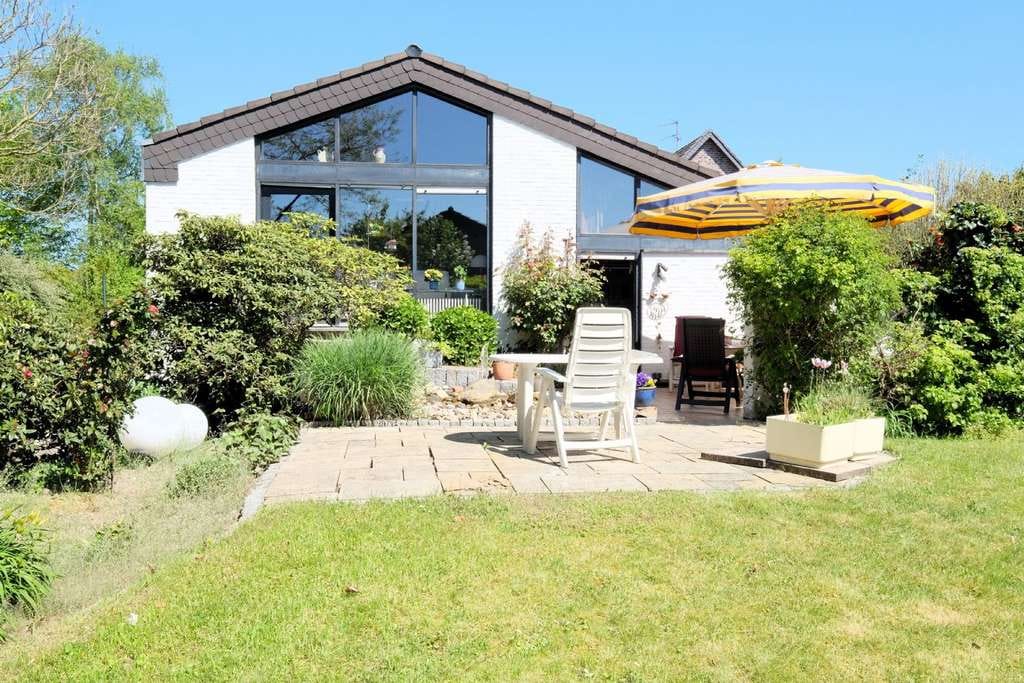Immobilie in Kranenburg - Individuelles Split-Level-Einfamilienhaus mit gesichertem Mietverhältnis - Bild 1