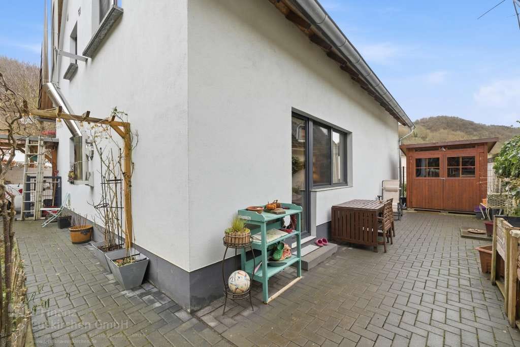 Immobilie in Ahrbrück - Ahrbrück: modernisierte Doppelhaushälfte mit Carport und kleinem Garten! 360° Begehung - Bild 1