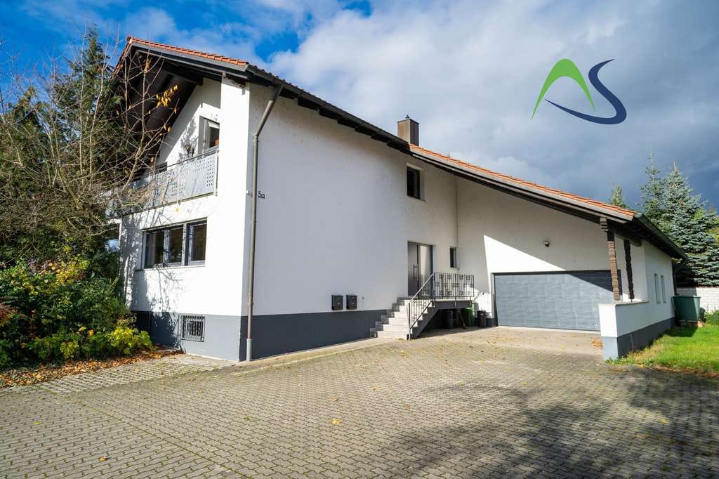 Immobilie in Donaustauf - Gepflegtes Zweifamilienhaus im Herzen von Donaustauf - Bild 0