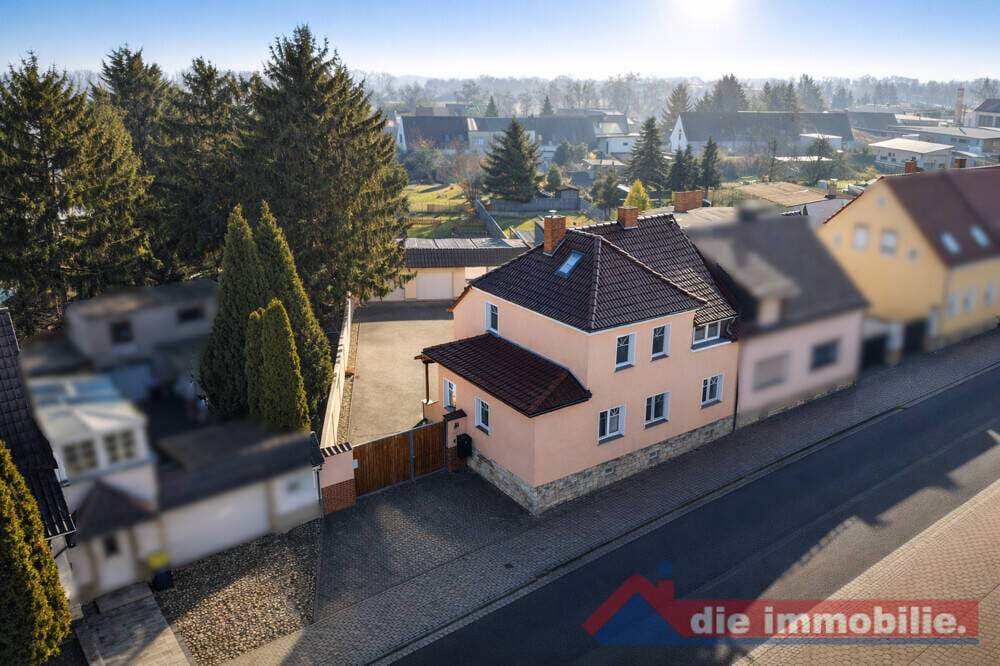 Immobilie in Kroppenstedt - ***Komfortabel wohnen in Kroppenstedt - modernisierte Doppelhaushälfte mit Doppelgarage und PV-Anlage*** - Bild 1
