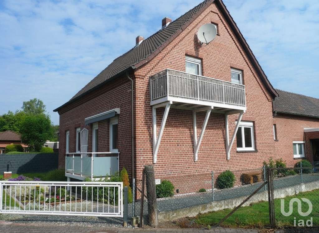Immobilie in Holle - Haus mit großem Grundstück und 3 Garagen. Perfekt für Familien, Mehrgenerationen & Vermietung. - Bild 2