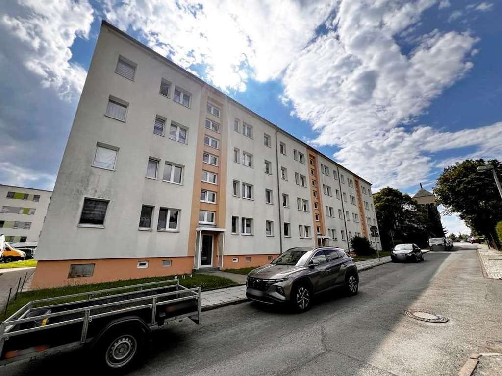 Immobilie in Hohenleuben - "Mit viel Potential - sanierungsbedürftige, vermietete 3-Zimmer-EGWohnung mit Balkon und Stellplatz" - Bild 2