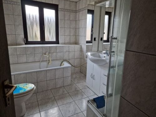 Immobilie in Niederwerrn - Großzügiges 3-Familienhaus,  ebenerdige Praxis / Arztpraxis in 97464 Niederwerrn (ID 10479) - Bild 3