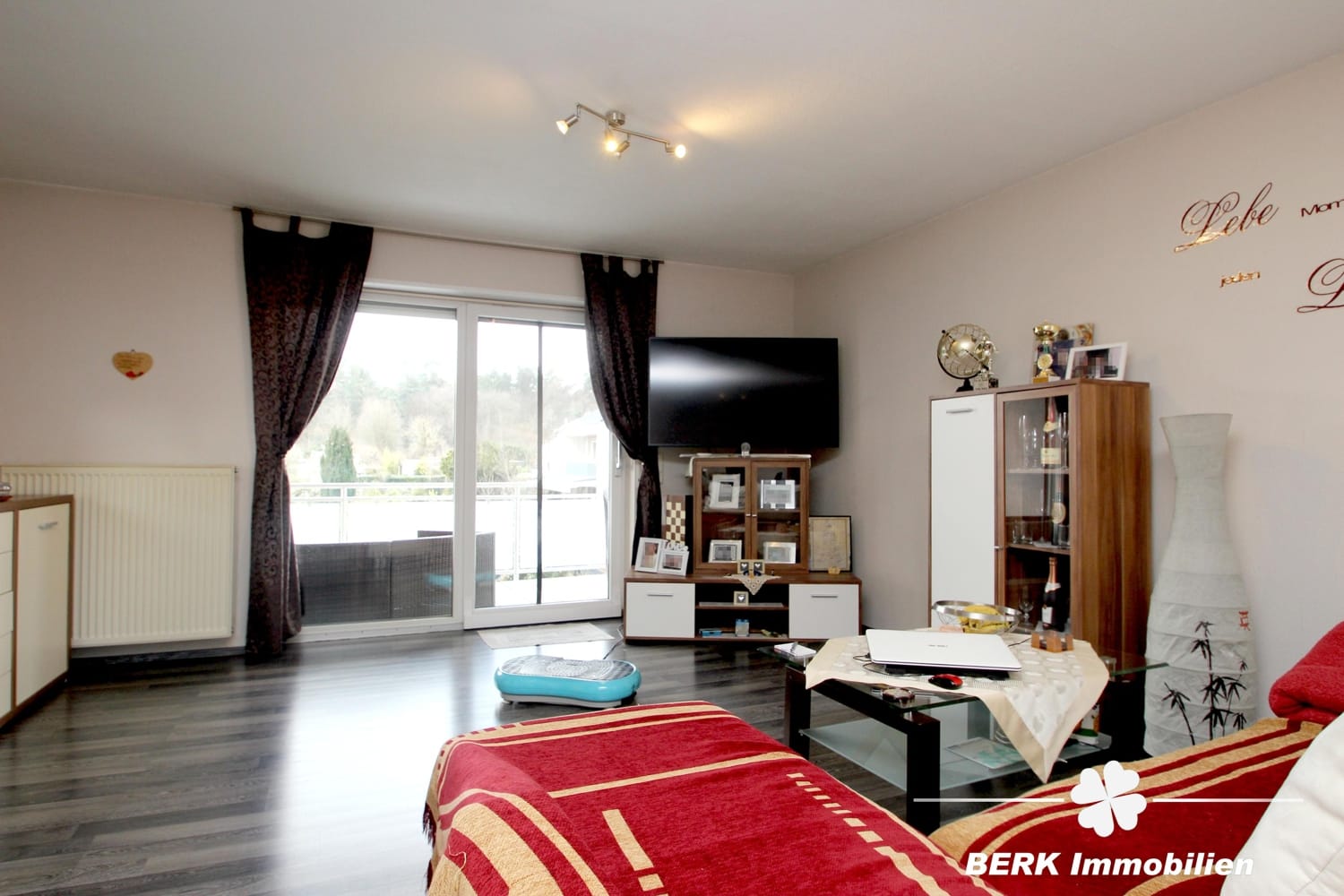 Immobilie in Stockstadt am Main - BERK Immobilien - Gepflegte 2-Zimmer-ETW in toller Lage mit EBK, großem Balkon & PKW-Stellplatz - Bild 0