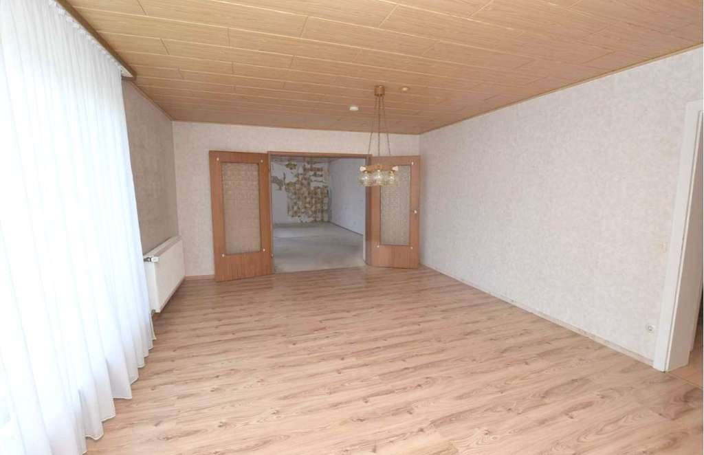 Immobilie in Peine - Großes, freistehendes Einfamilienhaus mit viel Platz, Vollkeller + Garage... - Bild 3