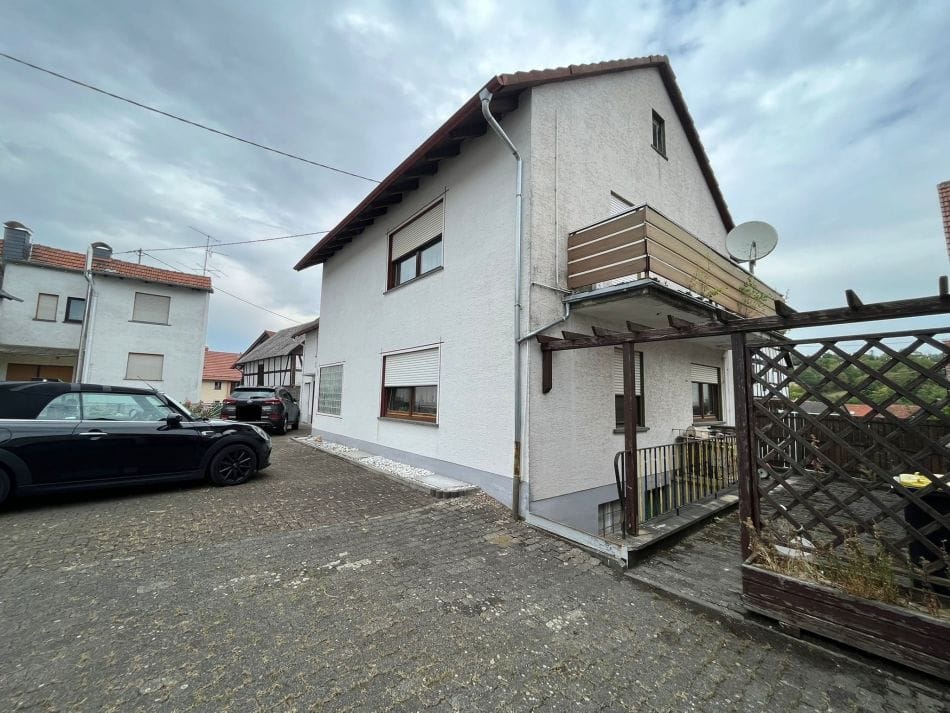 Immobilie in Ulrichstein - Einfamilienhaus mit zwei Garagen und separatem Gartengrundstück in Ulrichstein-Wohnfeld - Bild 2