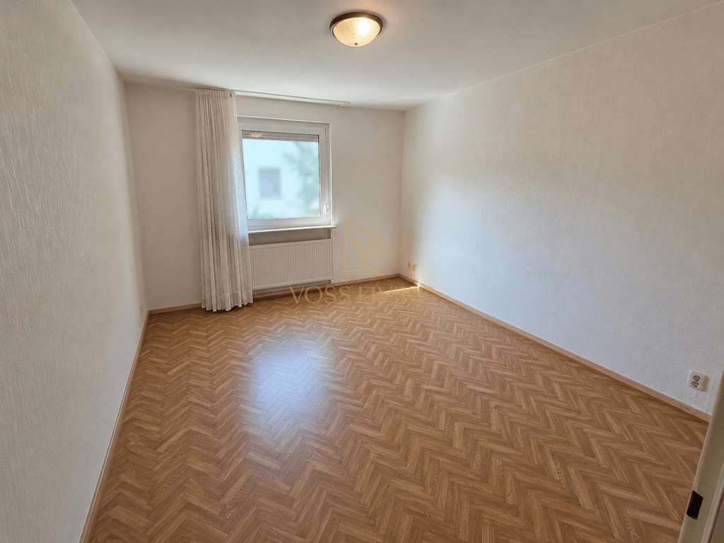Immobilie in Karben - Sanierungsbedürftiges Haus in ruhiger Seitenstraße am Hang von Karben mit Traumgrundstück - Bild 3