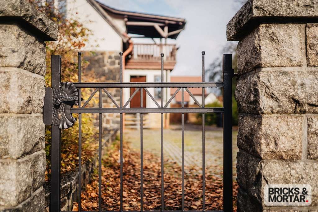 Immobilie in Belgershain - Großzügiges Familienhaus mit Garten, Balkon und zwei Wohneinheiten - Bild 1