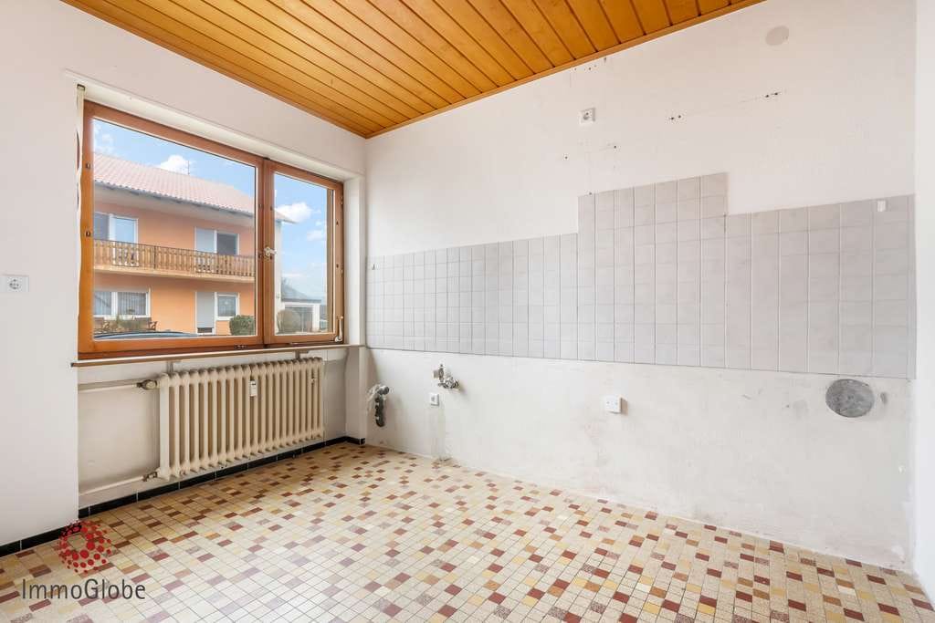 Immobilie in Höheinöd - Großzügiges Zweifamilienhaus mit vielseitigen Nutzungsmöglichkeiten - Bild 3