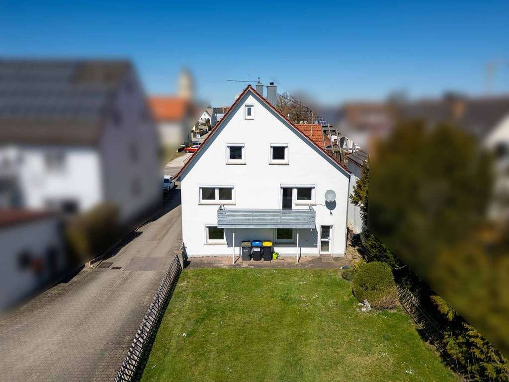 Immobilie in Heroldstatt - Charmante Doppelhaushälfte mit großem Potenzial in ruhiger Lage - Bild 1