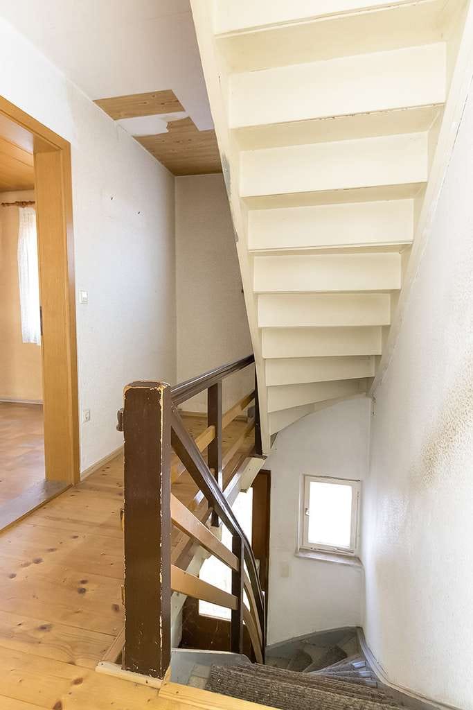 Immobilie in Burladingen - Verwirklichen Sie Ihren Wohntraum -  Haus mit Potenzial und Raum für Ihre Ideen - Bild 3