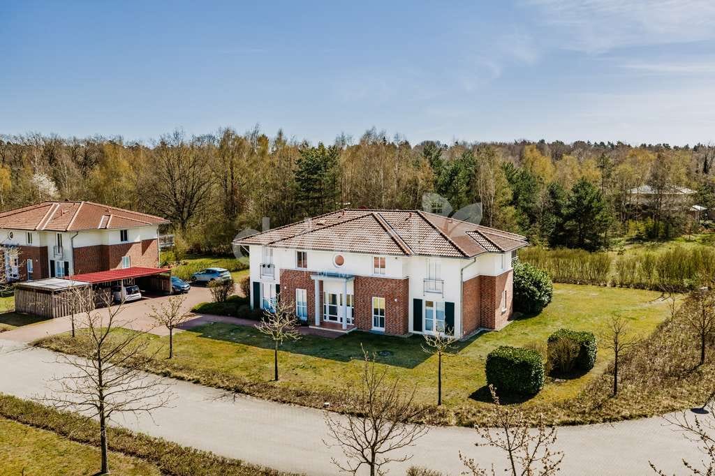 Immobilie in Adendorf - Vollvermietetes Investment mit Entwicklungspotenzial am Golfplatz von Adendorf - Bild 0