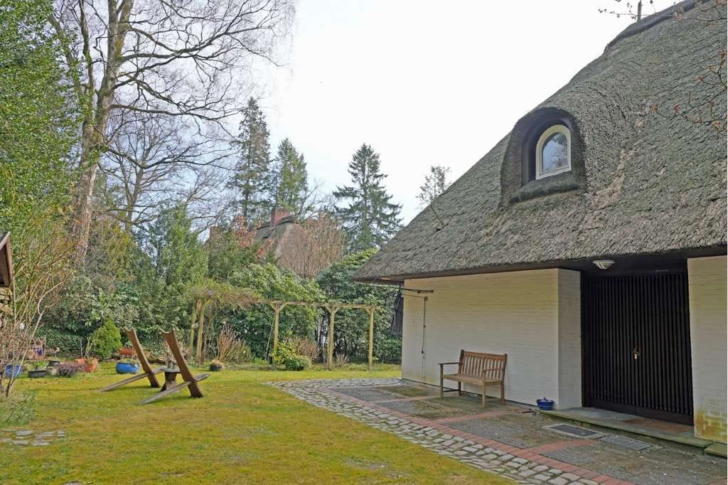 Immobilie in Bendestorf - Repräsentatives Familienhaus unter Reet auf großem, schönen Grundstück - Bild 3