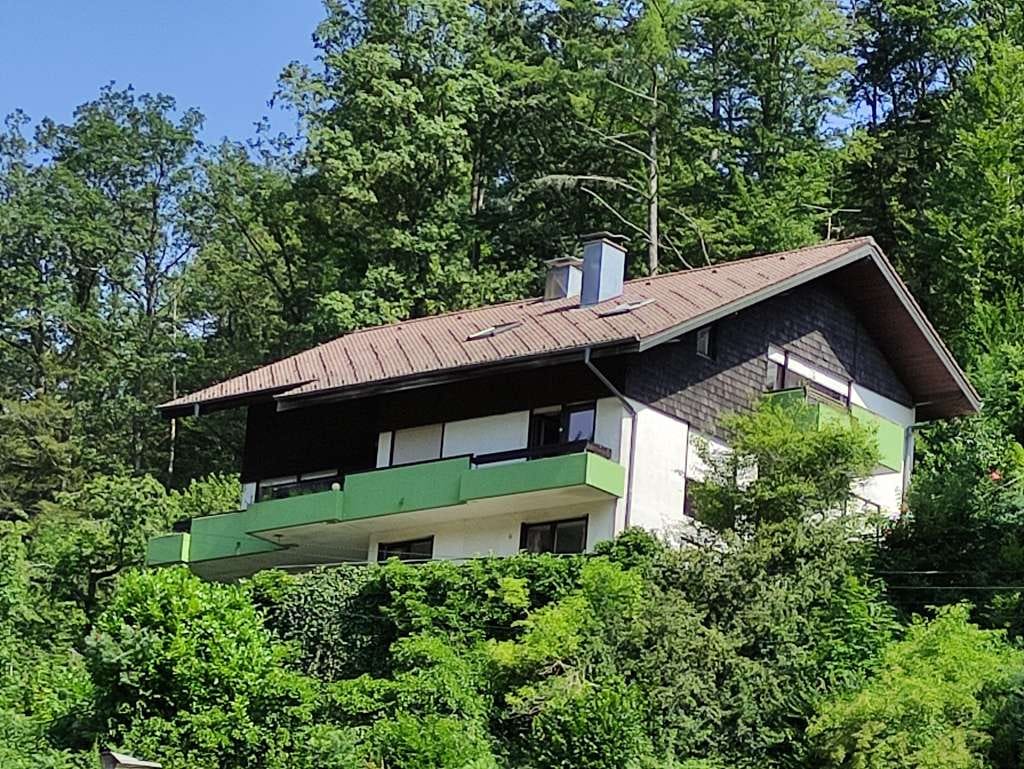 Immobilie in Bad Rippoldsau-Schapbach - Zwei Wohnungen, ein Hausgefühl: „Haus-im-Haus-Charakter“ mit Garten, Sauna und Kaminzimmer - Bild 0