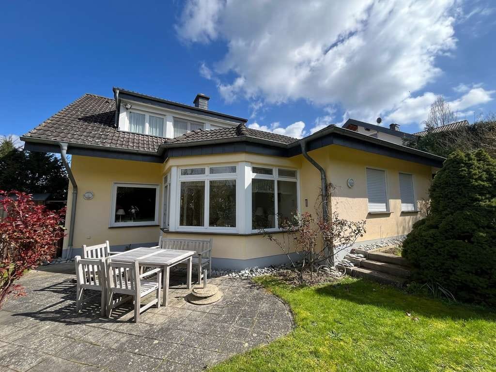 Immobilie in Glees - Das perfekte Einfamilienhaus - Einliegerwohnung/Praxis - wunderschönem Garten - Garage - top Lage - Bild 0