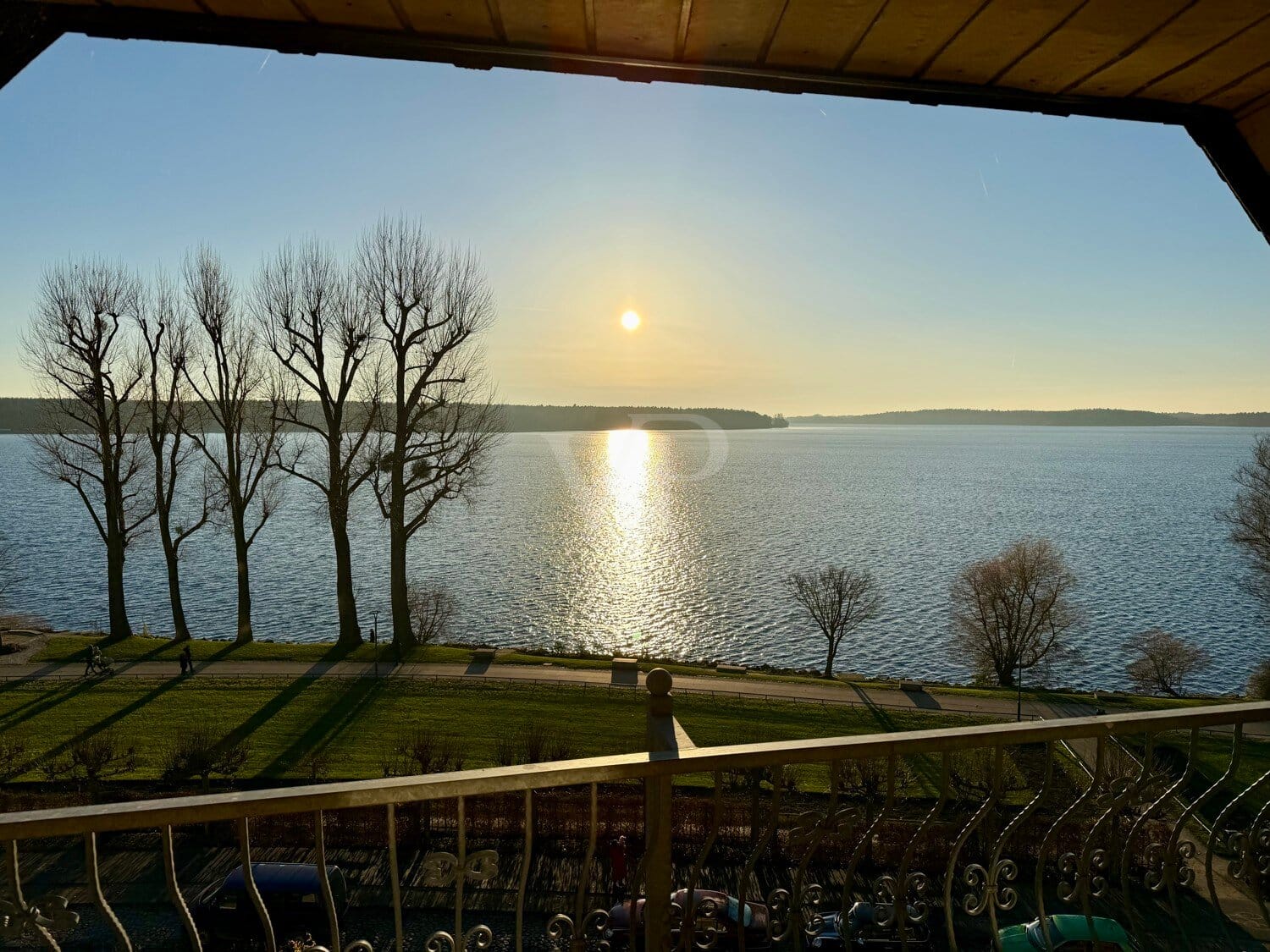 Immobilie in Waren (Müritz) - Unverbaubarer Müritz - Panoramablick über alle Etagen, Stadthaus in Hanglage, im Stadtzentrum - Bild 0