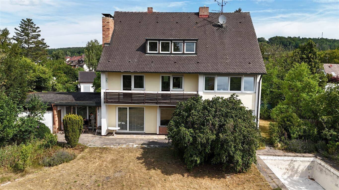 Immobilie in Rückersdorf - Teilweise modernisiertes Zweifamilienhaus in renommierter Lage ! - Bild 2