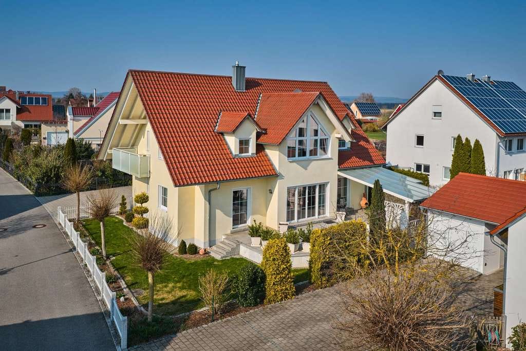 Immobilie in Mintraching - Mehr als nur ein Haus: Hier wachsen Familien und Träume - mit Einliegerwohnung! - Bild 0