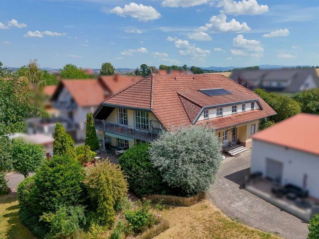 Immobilie in Fulda - Exklusives Einfamilienhaus mit Einliegerwohnung und großzügigem Raumangebot - Bild 0