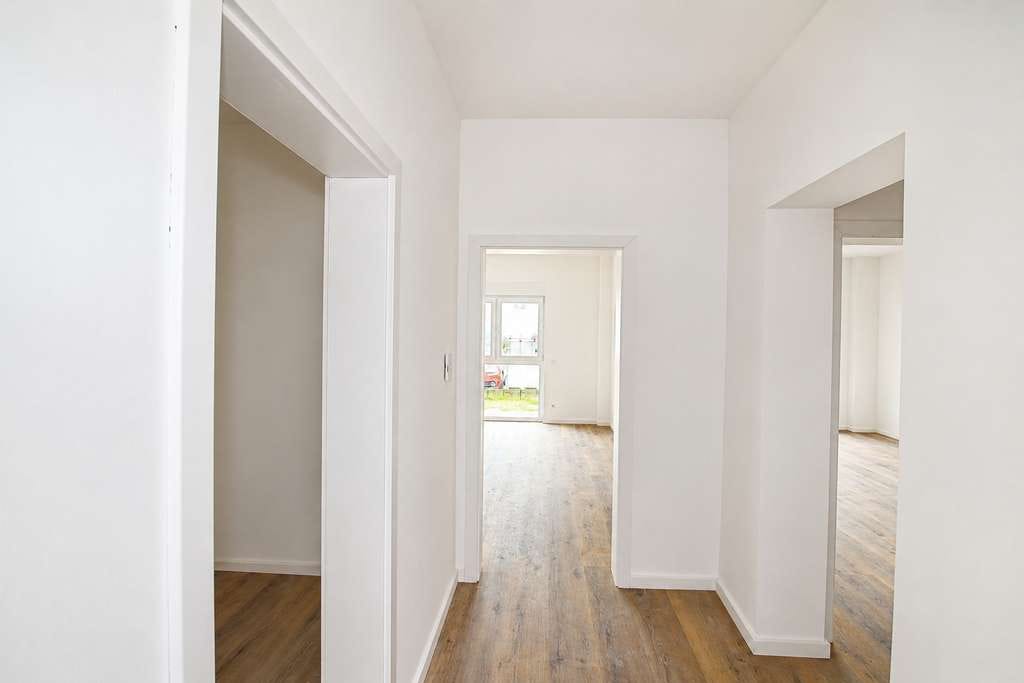 Immobilie in Maxdorf - Kernsaniert auf Neubauniveau: Barrierefreie 4-Zimmer-Erdgeschosswohnung mit Terrasse und Stellplatz - Bild 4