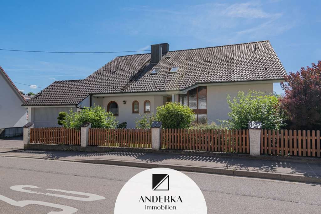 Immobilie in Günzburg - Großzügiges Zweifamilienhaus auf Traumgrundstück – viel Platz für Generationen in Reisensburg. - Bild 0