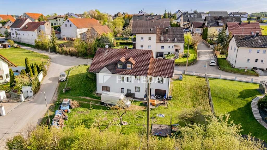 Immobilie in Mainburg - Charmantes 3-Parteienhaus in ruhiger Hanglage – teils vermietet, mit Garten & Terrasse - Bild 1