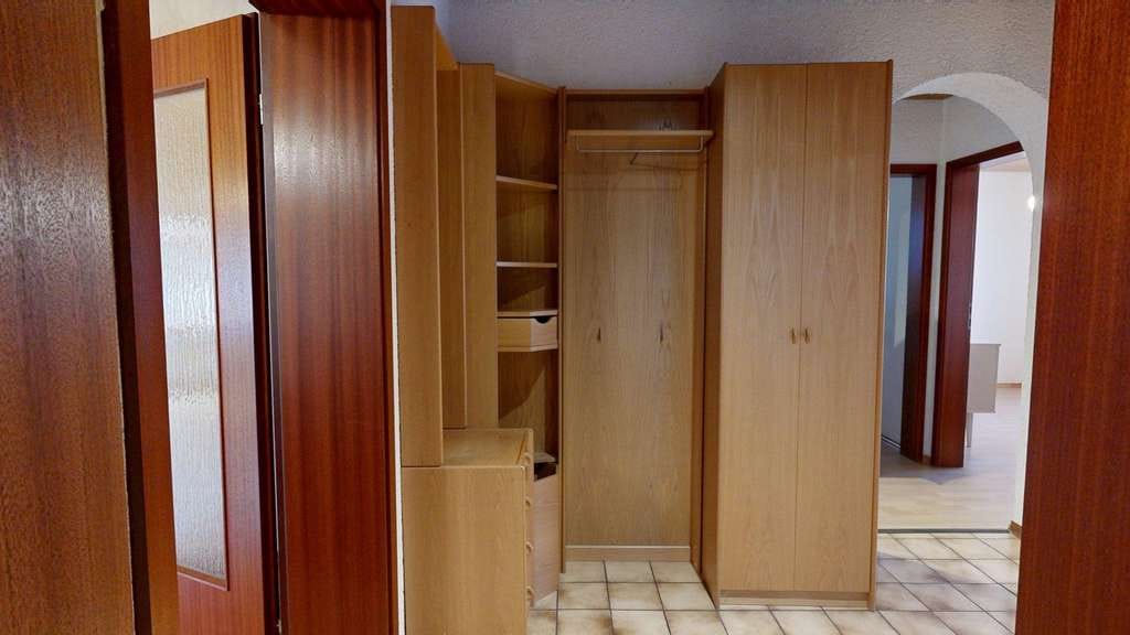 Immobilie in Karlsdorf-Neuthard - ~~ GEPFLEGTE DREI ZIMMER WOHNUNG MIT BALKON, KELLERRAUM UND GARAGE ~~ - Bild 3