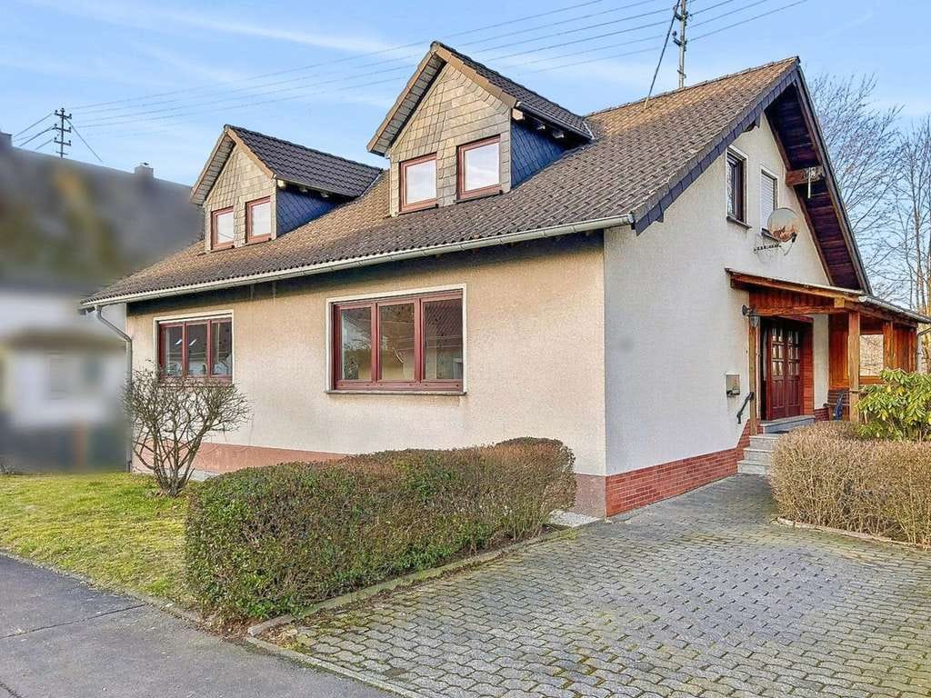 Immobilie in Elkenroth - Freistehende Familienidylle auf großzügigem Grundstück in Elkenroth - Bild 0