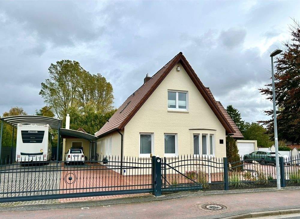 Immobilie in Ostrhauderfehn - Hier können Sie direkt einziehen! Schmuckes Wohnhaus in zentraler Lage von Ostrhauderfehn! - Bild 1