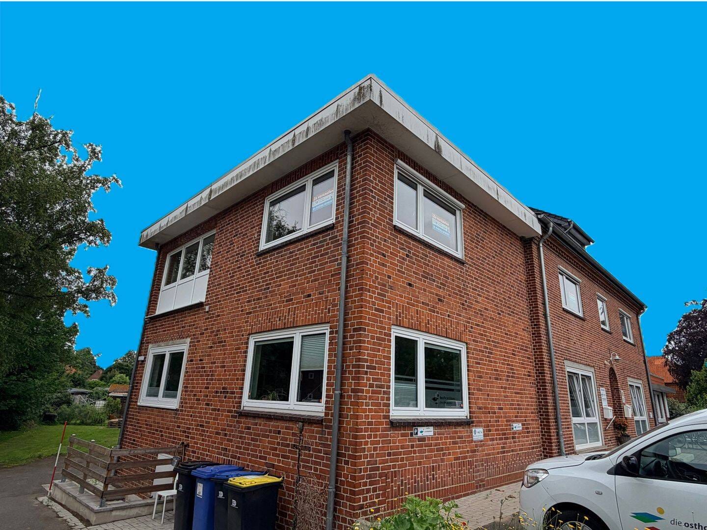 Immobilie in Oldenburg in Holstein - Zum Renovieren: 5-Zimmer-Wohnung mit 2 Stellplätzen in zentraler Lage - Bild 3