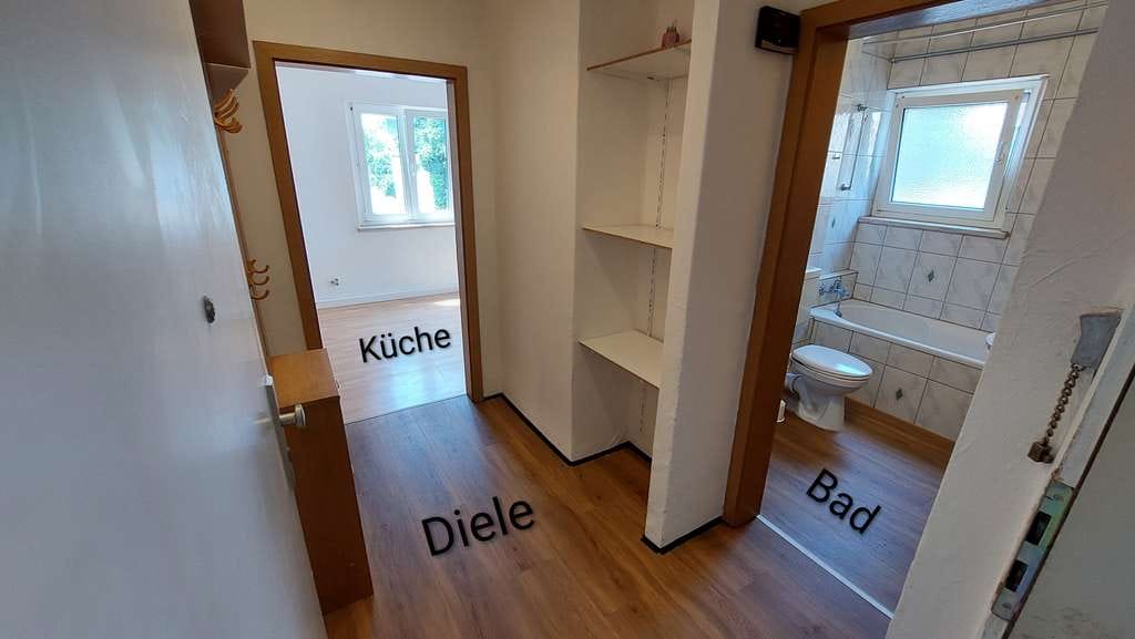 Immobilie in Augsburg - Neu renovierte 2-Zimmerwohnung in Hochfeld,  Ohne Maklergebühr, 1 km zur Uni - Bild 0