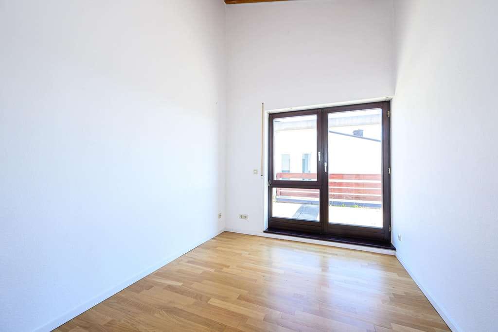 Immobilie in Herbolzheim - Panoramablick inklusive: Großzügiges Zuhause mit Hauscharakter und drei Terrassen - Bild 3
