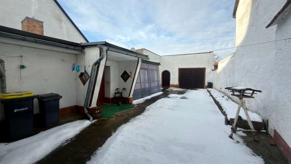 Immobilie in Güsten - Raum für Ideen: Haus mit Potential, Garage & Werkstatt in Güsten - Bild 1