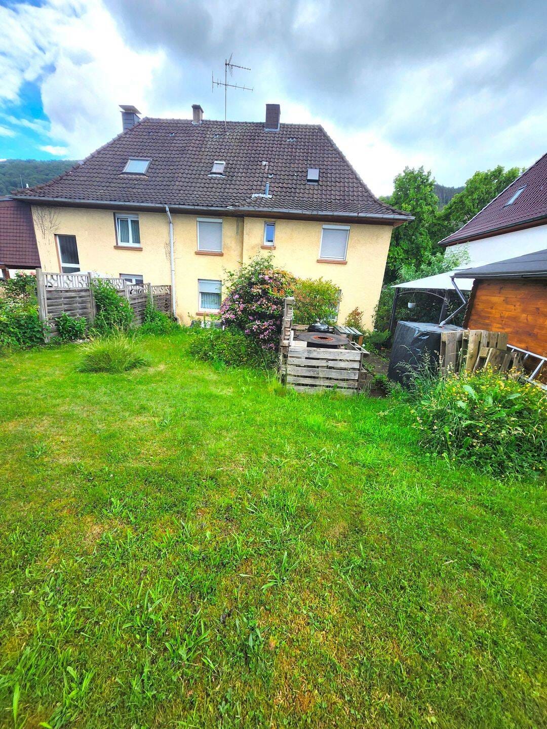 Immobilie in Nachrodt-Wiblingwerde - Wohnhaus Nachrodt-Wiblingwerde – vielseitige Immobilie mit vermieteter Wohnung und schönem Blick ins Lennetal - Bild 2