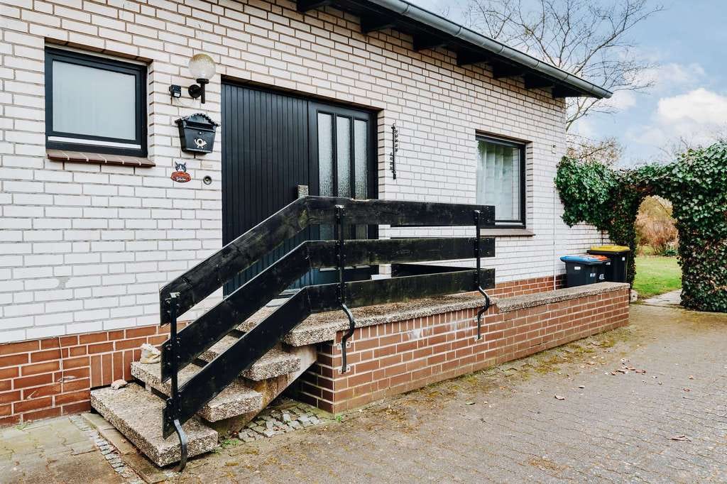 Immobilie in Dahlenburg - Lichtdurchfluteter Bungalow mit Vollkeller und gepflegtem, großem Garten - Bild 1