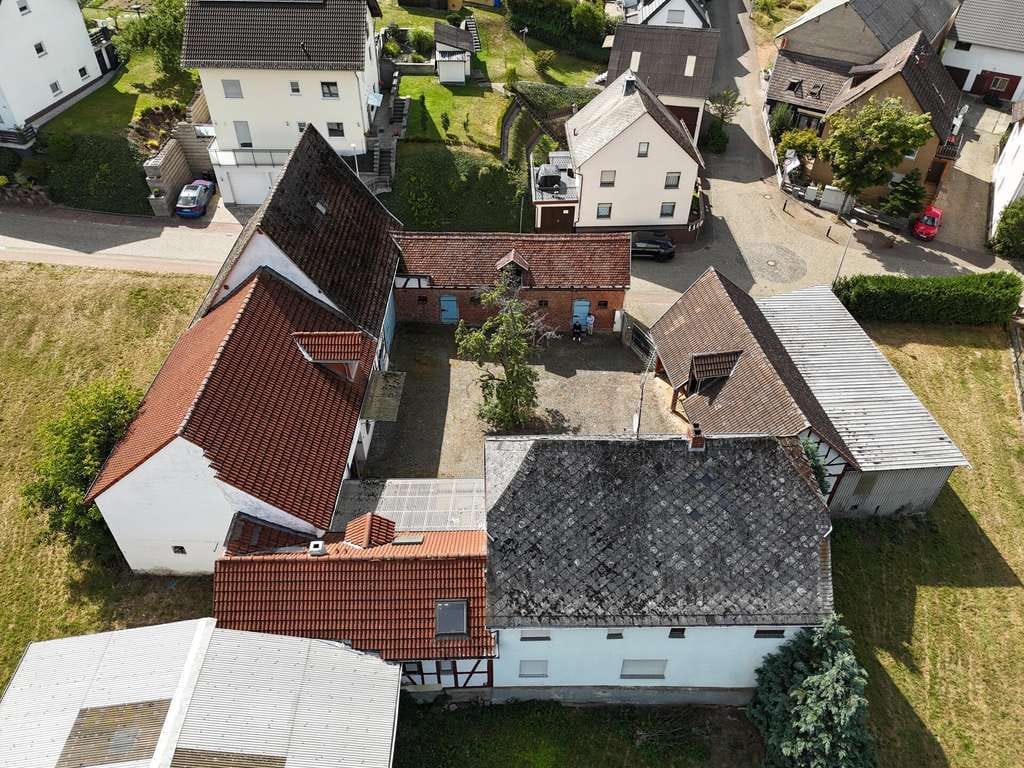 Immobilie in Hünstetten - Oberlibbach: Ein 4-Seiten-Bauernhof mit vielseitigen Nutzungsmöglichkeiten! - Bild 0