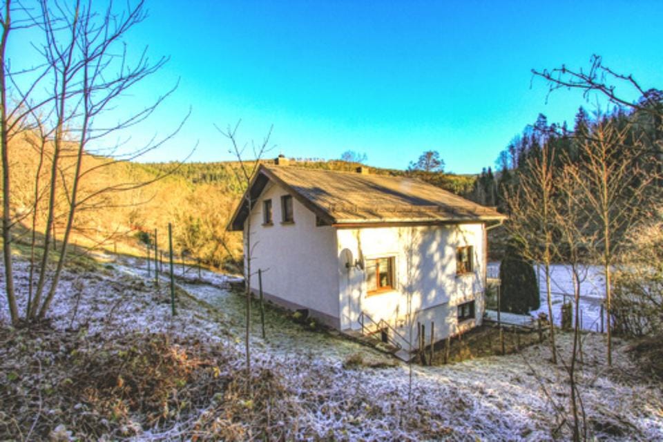 Immobilie in Schwarzatal - Ihr Ferienhaus im Schwarzatal – Ein Ort zum Wohlfühlen - Bild 0