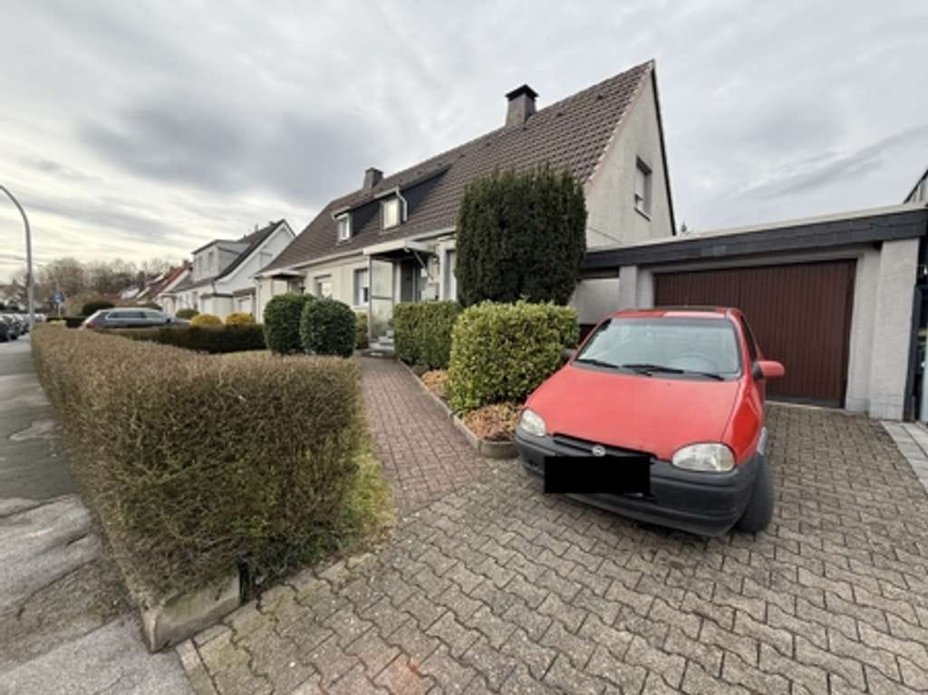 Immobilie in Iserlohn - Neuer Preis: Vermietete  Doppelhaushälfte (Wohnrecht) + Garage, gute Lage in Iserlohn, zum Verkauf - Bild 1