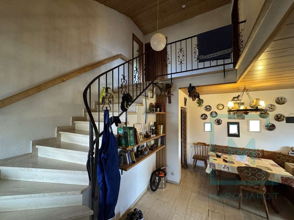 Immobilie in Mainhardt - Einfamilienhaus mit Einliegerwohnung und Doppelgarage in sehr ruhiger Lage (Großer Garten) - Bild 4