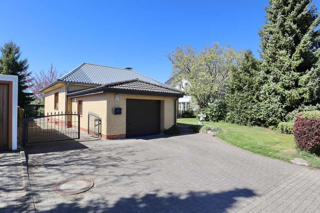 Immobilie in Ellerbek - Gepflegtes Einfamilienhaus mit separater Einheit auf großzügigem Grundstück in Ellerbek - Bild 2