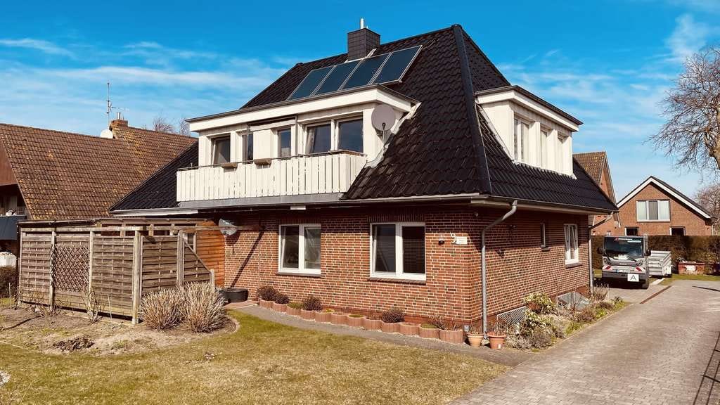 Immobilie in Alkersum - Einfamilienhaus mit Einliegerwohnung - Bild 1