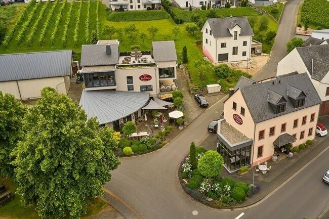 Immobilie in Brauneberg - Wein aus besten Lagen ist immer eine gute Investition - Weingut, Gastronomie u. Gästehaus a.d. Mosel - Bild 0
