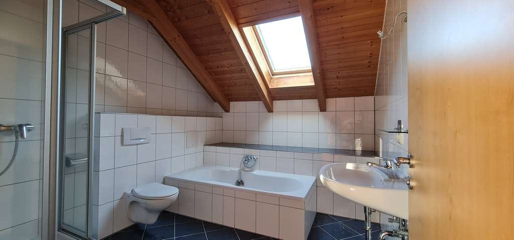 Immobilie in Niedertaufkirchen - ... Erstklassiges Anlageobjekt mit 4 Einheiten + 3 Garagen und geringem Energieverbrauch + PV... - Bild 3