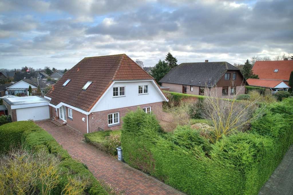 Immobilie in Heiligenhafen - Wohnen mit Weitblick – Großzügiges Einfamilienhaus in Sackgassenlage mit Einliegerpotenzial - Bild 1