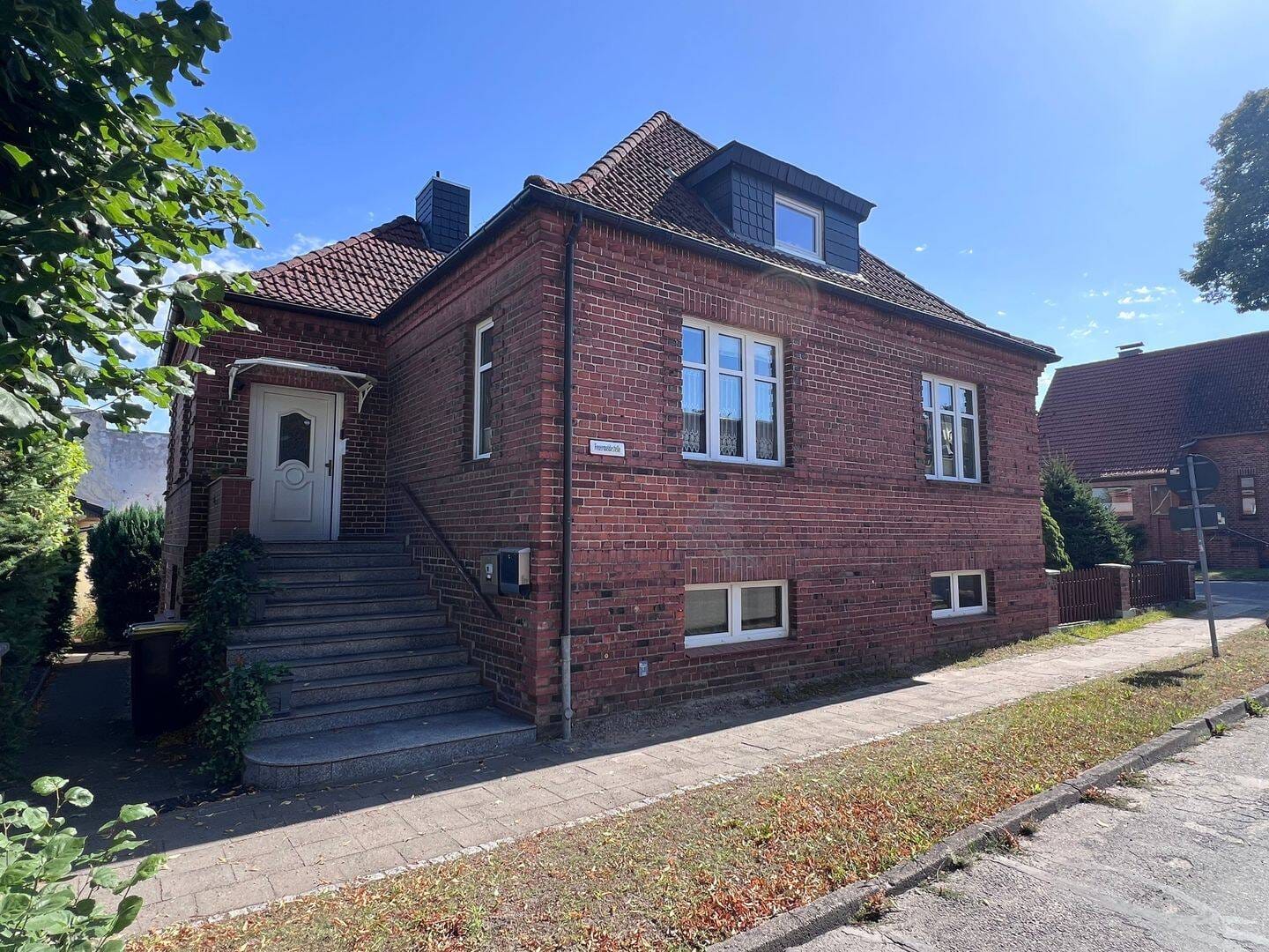 Immobilie in Crivitz - Großzügiges Einfamilienhaus mit Einliegerwohnung, Garten und viel Platz zur Entfaltung - Bild 0