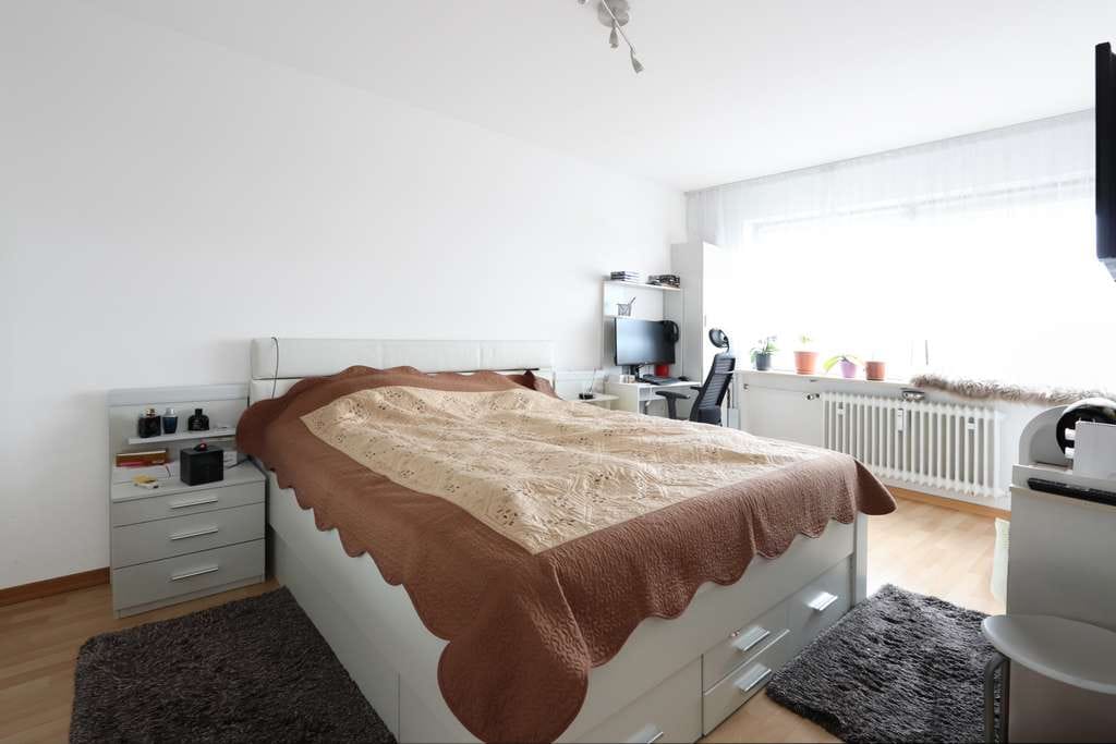 Immobilie in Germering - 🌇✨ Lichtdurchflutet & hoch gelegen: Loggia mit weitem Ausblick - Bild 4