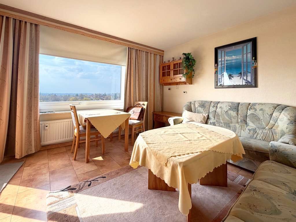 Immobilie in Plön - Wohnen mit Panorama – Stilvolle Wohnung im 11. OG mit Blick über den Plöner See - Bild 4