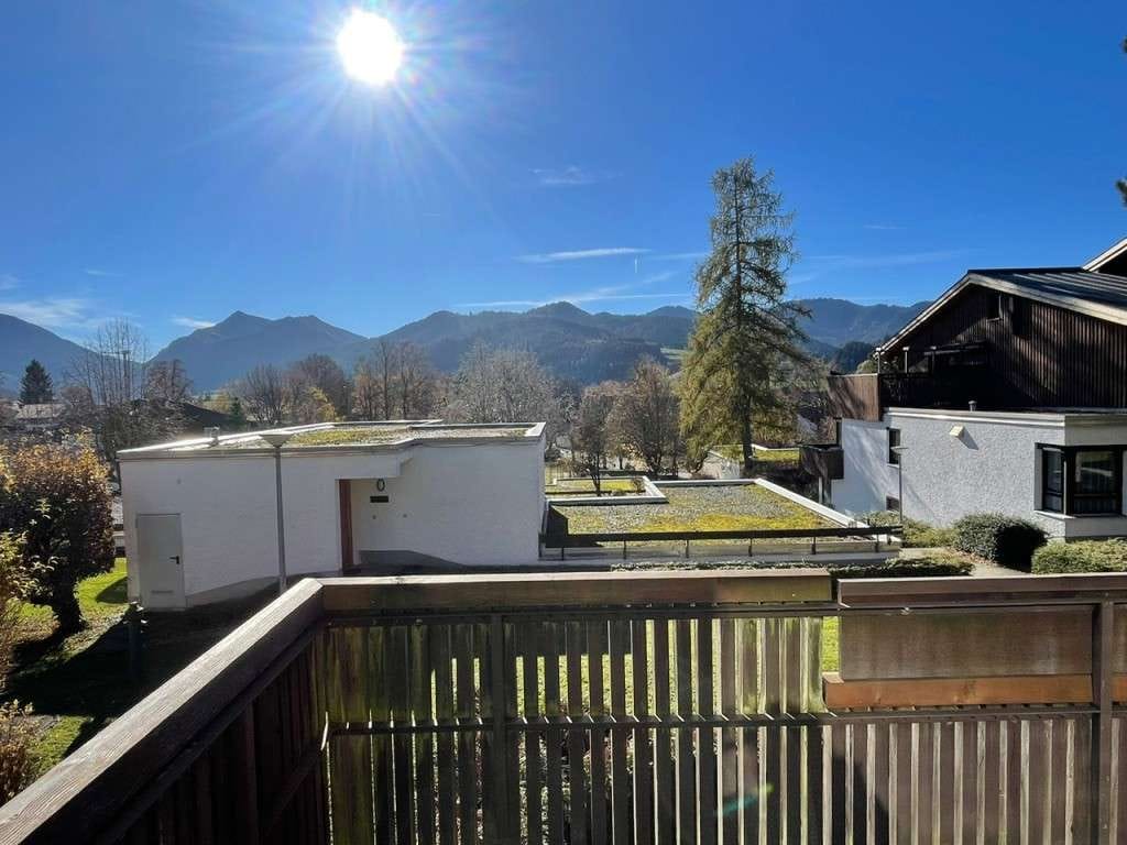 Immobilie in Schliersee - Brück Immobilien - Freie, charmante 2 Zi.-Ferienwohnung mit Südbalkon und Bergblick - Bild 2